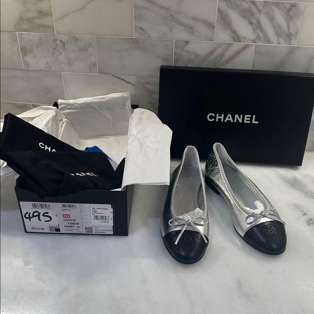 CHANEL Women's Black and Silver Flats sz 38 RARE Combo